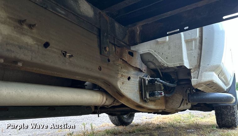 image for item OC9091 2015  Chevrolet 3500HD  flatbed pickup truck