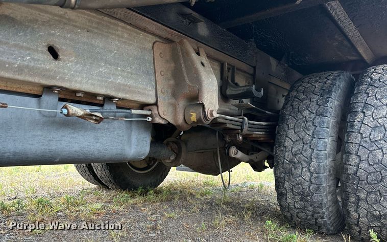 image for item OC9091 2015  Chevrolet 3500HD  flatbed pickup truck