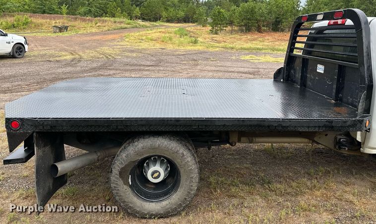 image for item OC9091 2015  Chevrolet 3500HD  flatbed pickup truck