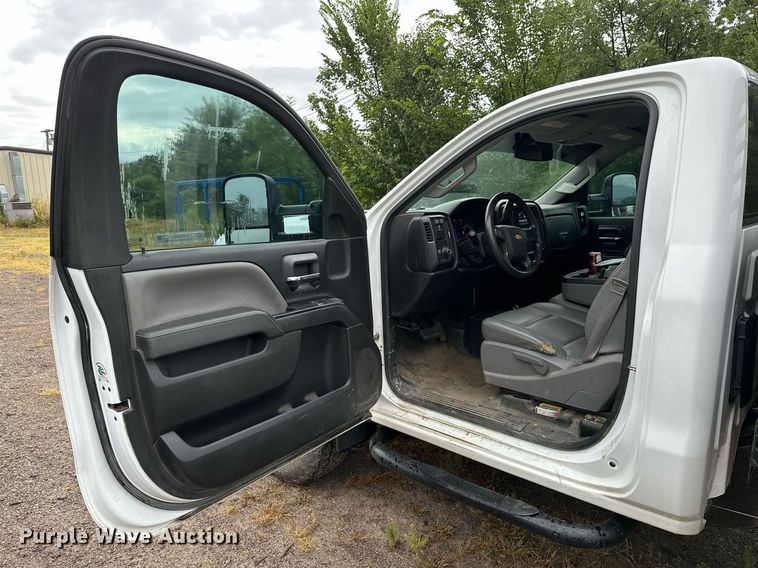 image for item OC9091 2015  Chevrolet 3500HD  flatbed pickup truck