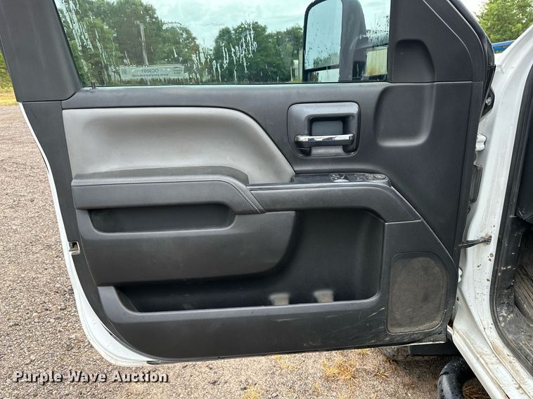 image for item OC9091 2015  Chevrolet 3500HD  flatbed pickup truck