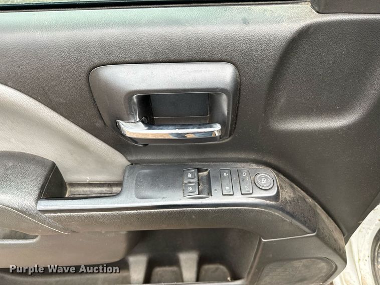 image for item OC9091 2015  Chevrolet 3500HD  flatbed pickup truck