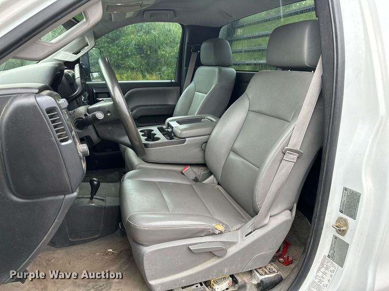 image for item OC9091 2015  Chevrolet 3500HD  flatbed pickup truck