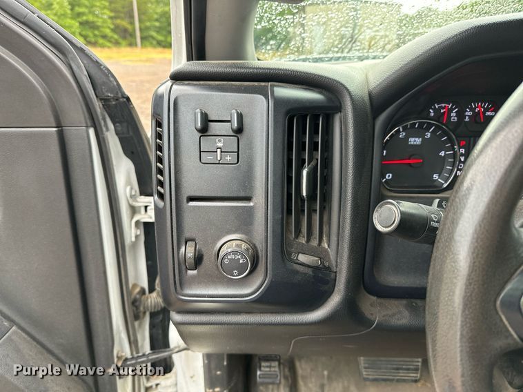 image for item OC9091 2015  Chevrolet 3500HD  flatbed pickup truck