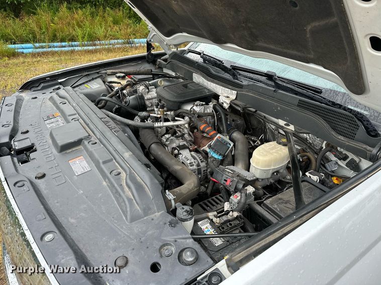 image for item OC9091 2015  Chevrolet 3500HD  flatbed pickup truck