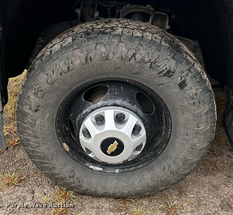 image for item OC9091 2015  Chevrolet 3500HD  flatbed pickup truck