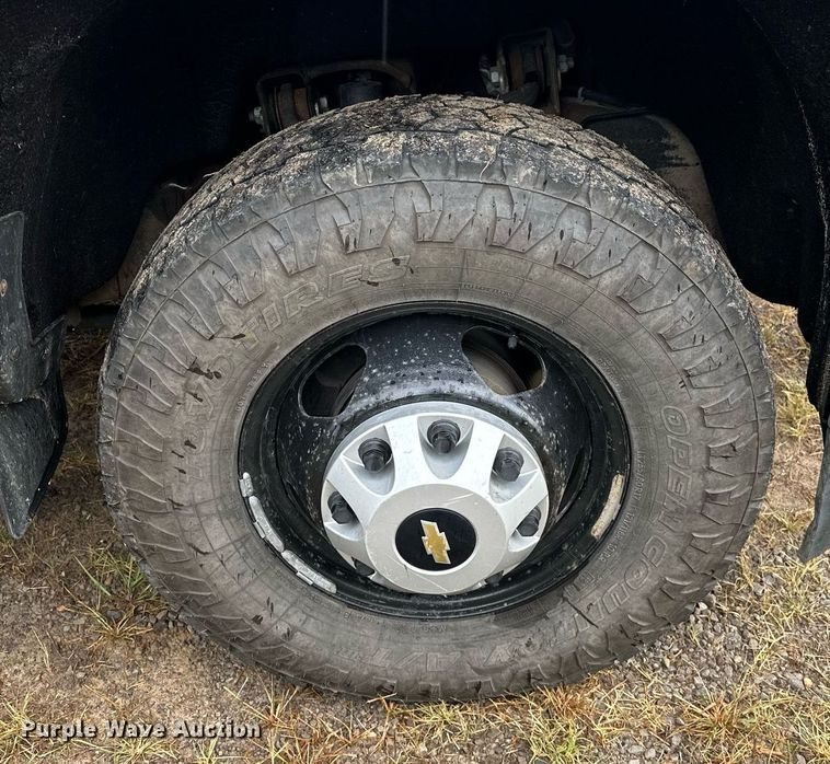 image for item OC9091 2015  Chevrolet 3500HD  flatbed pickup truck