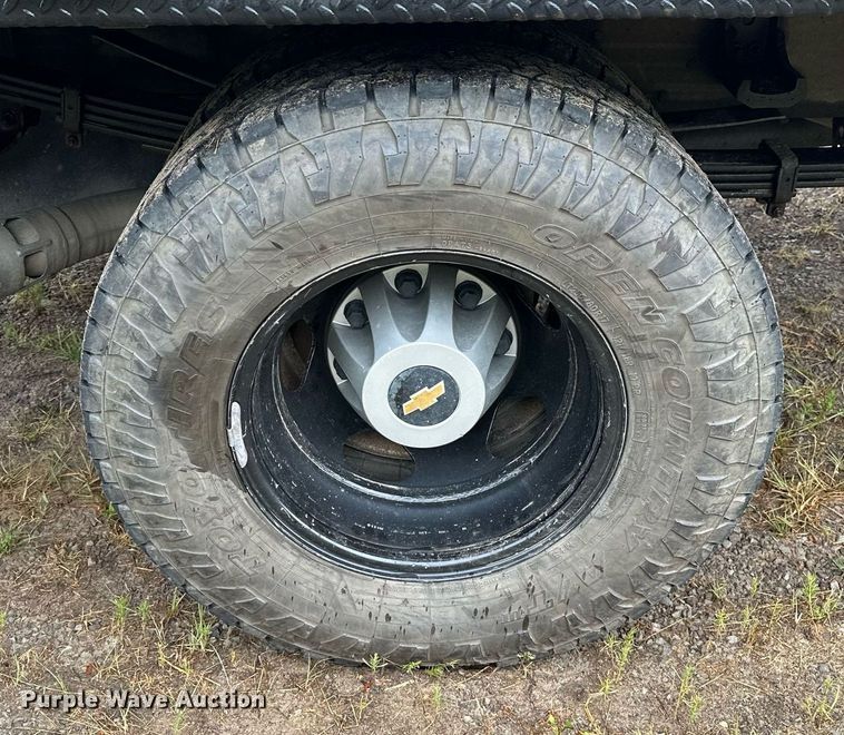 image for item OC9091 2015  Chevrolet 3500HD  flatbed pickup truck