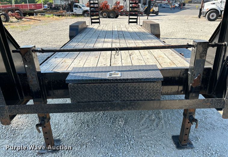 image for item OK9610 2014 Roadclipper  equipment trailer