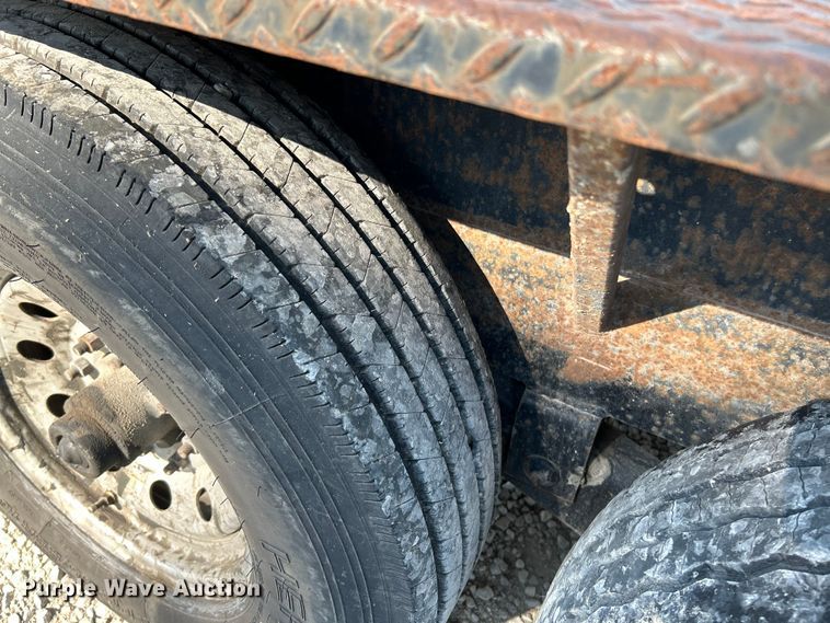 image for item OK9610 2014 Roadclipper  equipment trailer