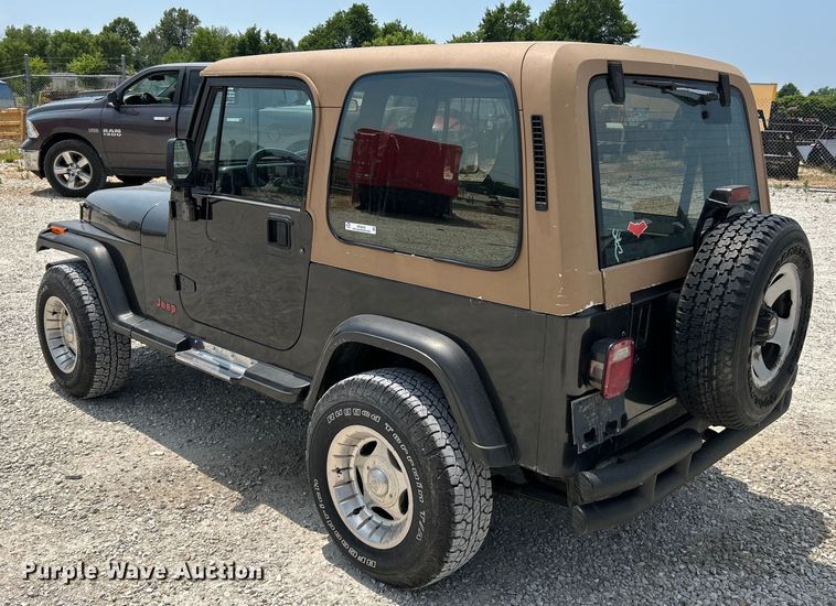 image for item OK9639 1994 Jeep Wrangler  SUV