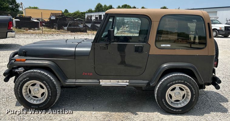 image for item OK9639 1994 Jeep Wrangler  SUV