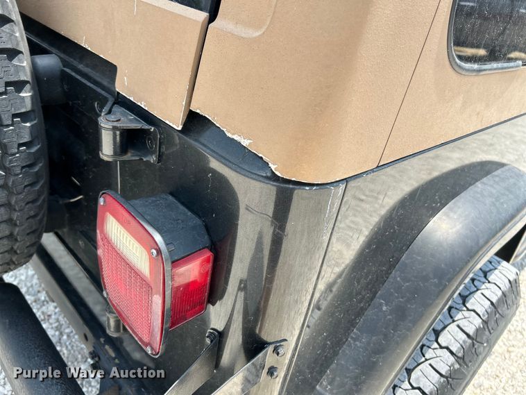 image for item OK9639 1994 Jeep Wrangler  SUV