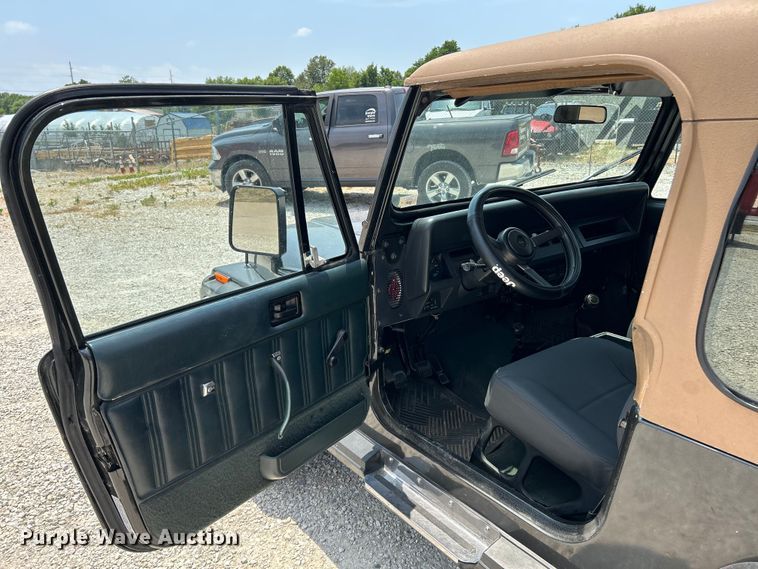 image for item OK9639 1994 Jeep Wrangler  SUV