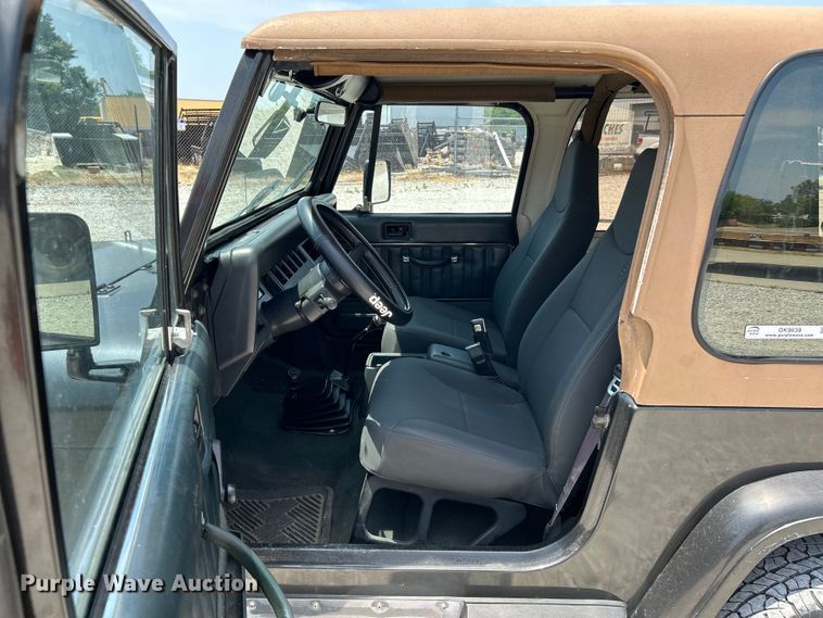 image for item OK9639 1994 Jeep Wrangler  SUV