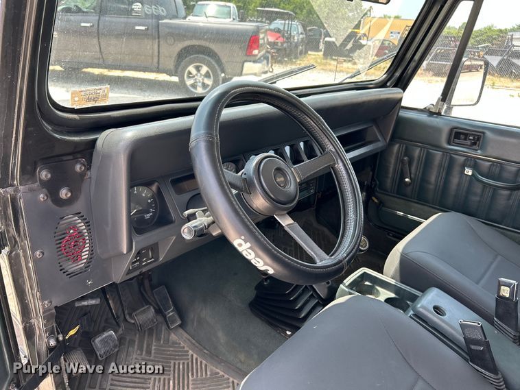 image for item OK9639 1994 Jeep Wrangler  SUV