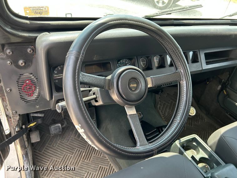 image for item OK9639 1994 Jeep Wrangler  SUV