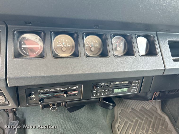 image for item OK9639 1994 Jeep Wrangler  SUV