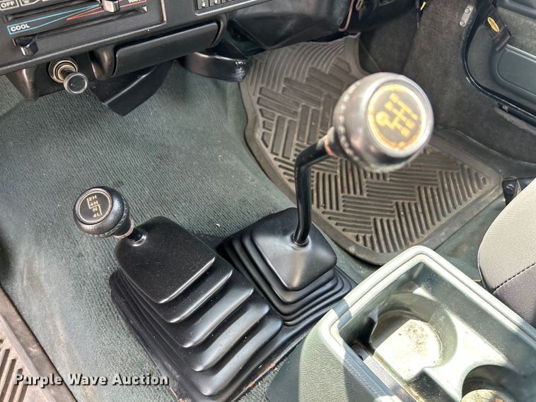 image for item OK9639 1994 Jeep Wrangler  SUV