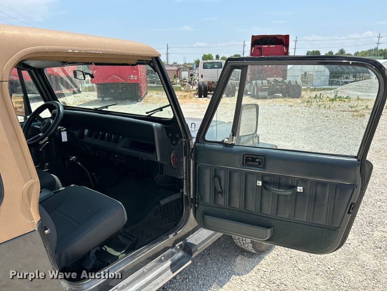 image for item OK9639 1994 Jeep Wrangler  SUV