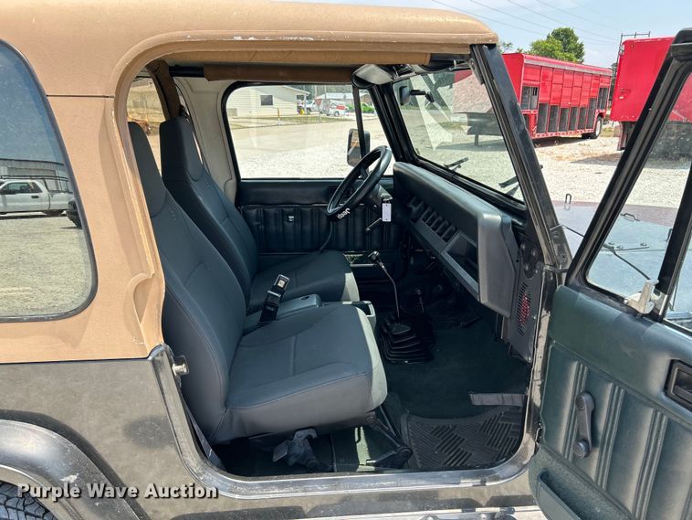 image for item OK9639 1994 Jeep Wrangler  SUV