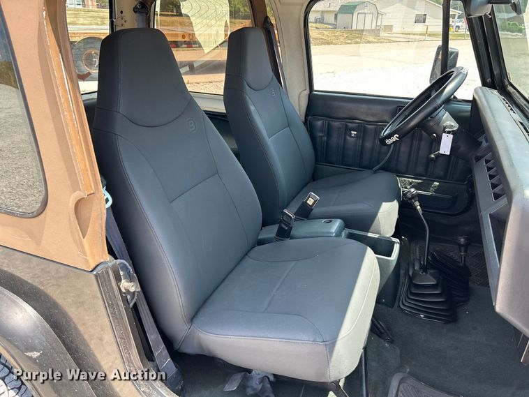 image for item OK9639 1994 Jeep Wrangler  SUV