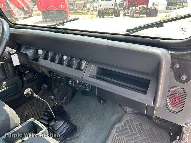 image for item OK9639 1994 Jeep Wrangler  SUV