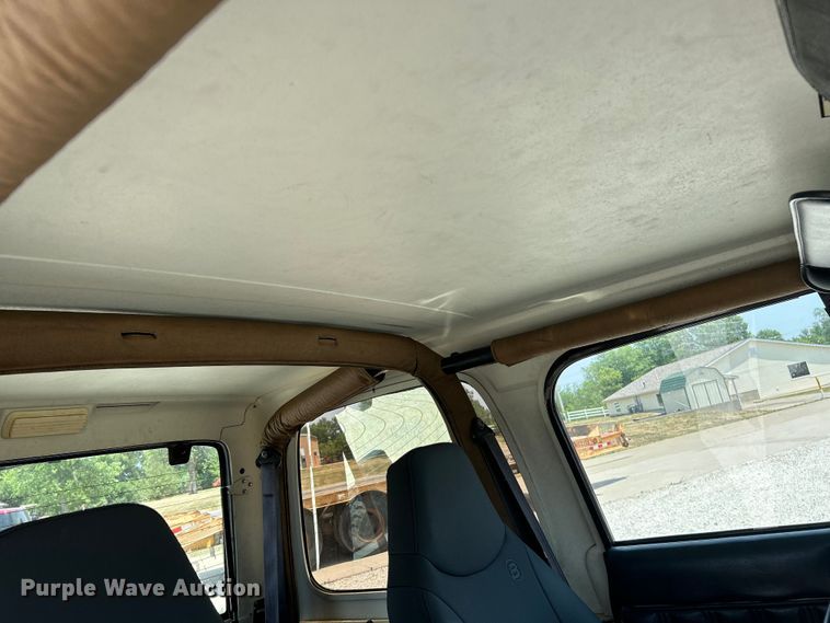 image for item OK9639 1994 Jeep Wrangler  SUV