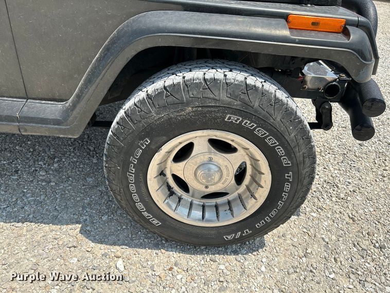 image for item OK9639 1994 Jeep Wrangler  SUV