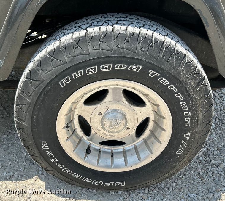 image for item OK9639 1994 Jeep Wrangler  SUV