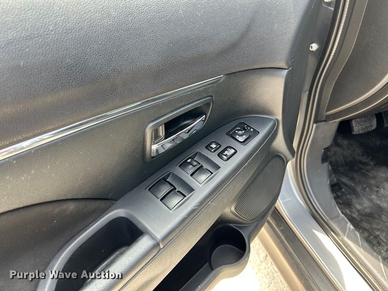 image for item OK9640 2016 Mitsubishi Outlander Sport  SUV