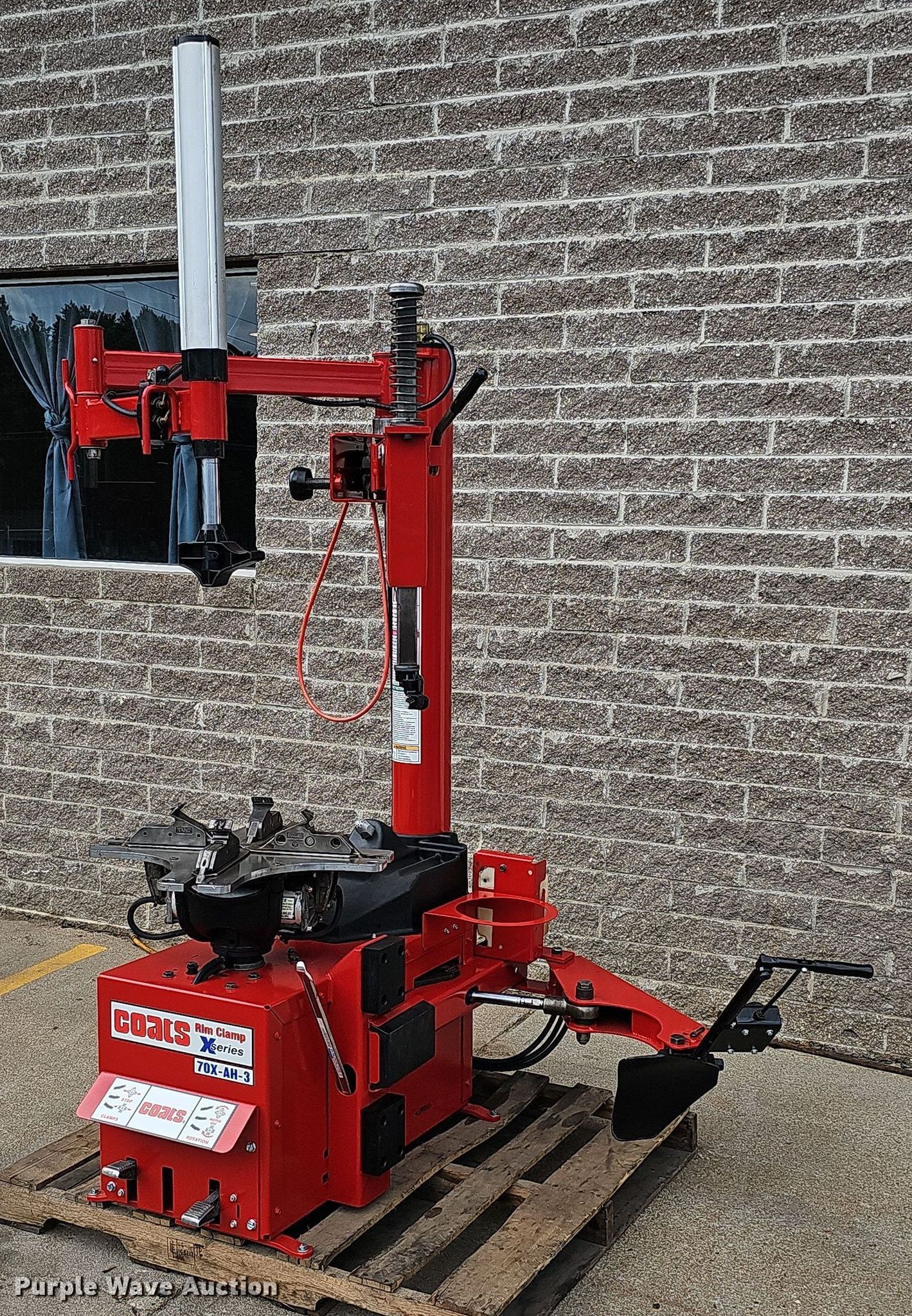 Coats X Series 70XAH3 rim clamp tire machine in Omaha, NE Item