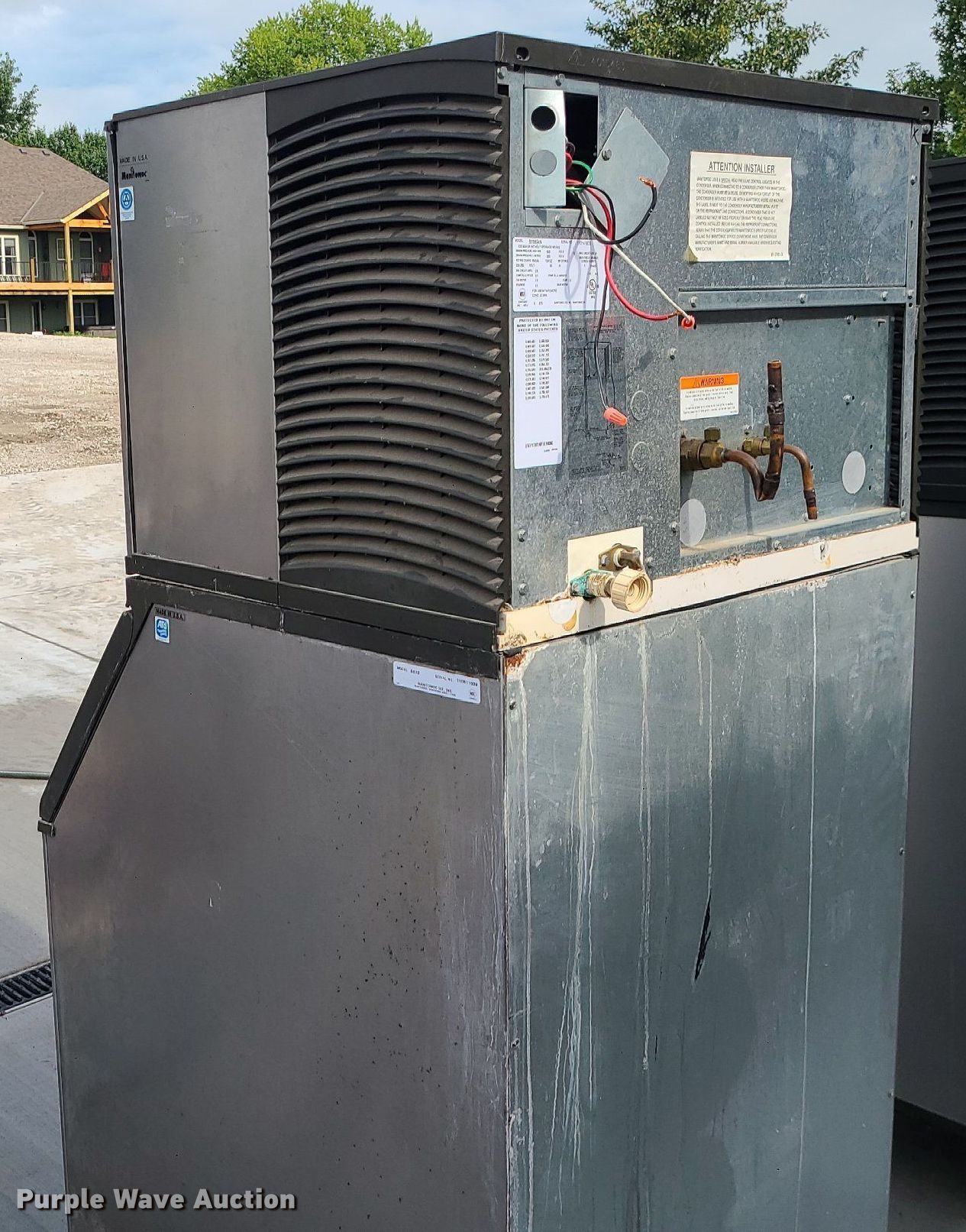 Manitowoc B570 ice maker in Lawson, MO Item MQ9536 sold Purple Wave