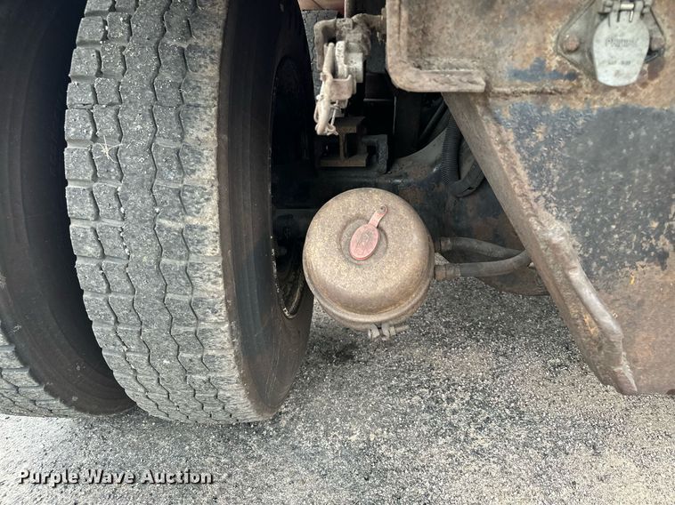 image for item AF9633 1996 Kenworth T800  dump truck