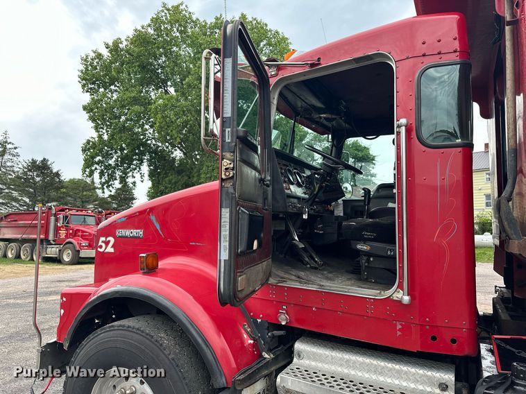 image for item AF9633 1996 Kenworth T800  dump truck