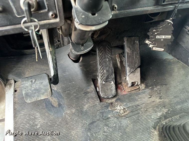 image for item AF9633 1996 Kenworth T800  dump truck