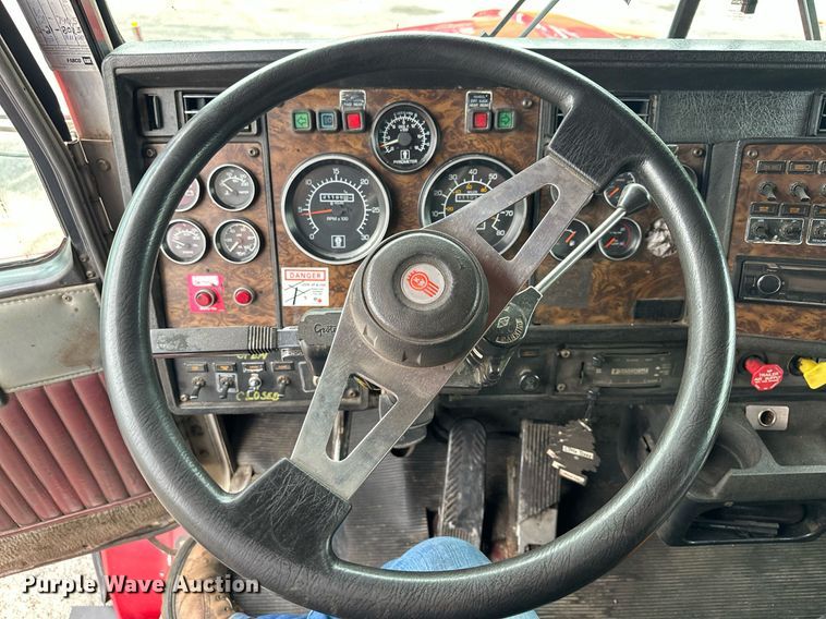 image for item AF9633 1996 Kenworth T800  dump truck