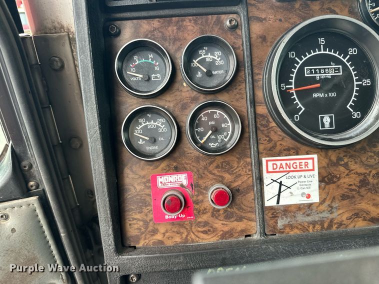 image for item AF9633 1996 Kenworth T800  dump truck