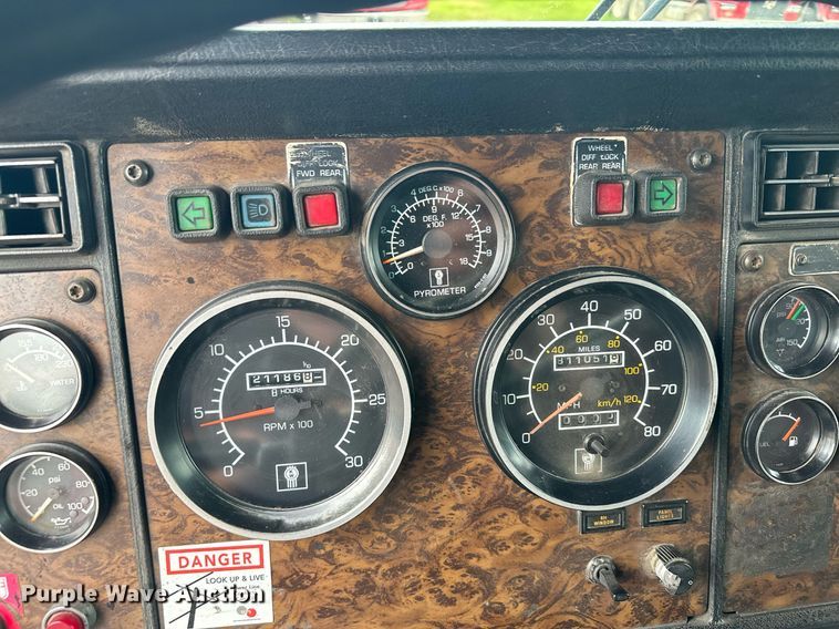 image for item AF9633 1996 Kenworth T800  dump truck