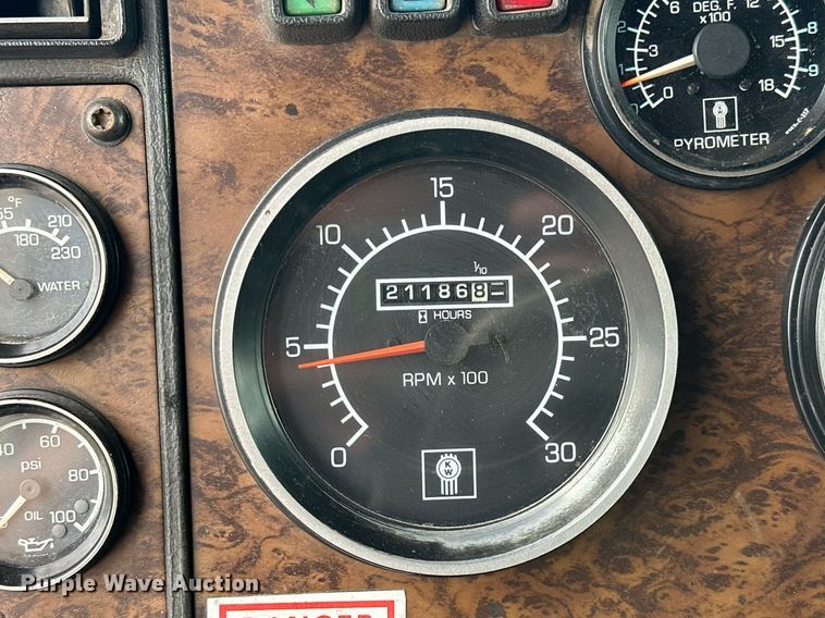 image for item AF9633 1996 Kenworth T800  dump truck