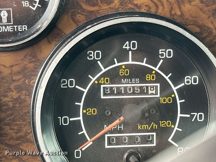 image for item AF9633 1996 Kenworth T800  dump truck