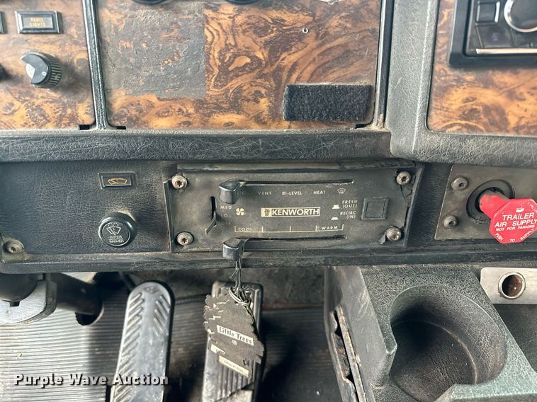 image for item AF9633 1996 Kenworth T800  dump truck