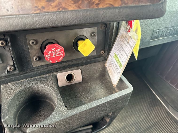 image for item AF9633 1996 Kenworth T800  dump truck