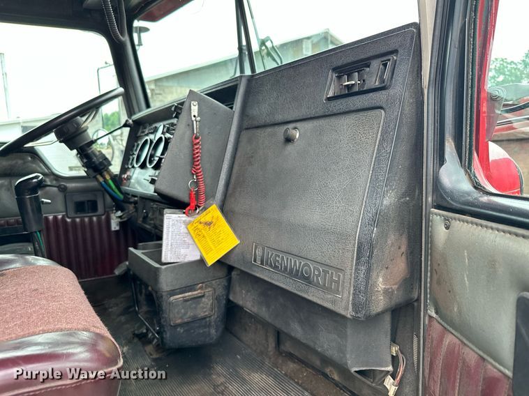 image for item AF9633 1996 Kenworth T800  dump truck