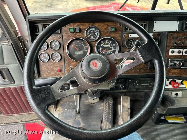 image for item AF9634 1994 Kenworth T800  dump truck