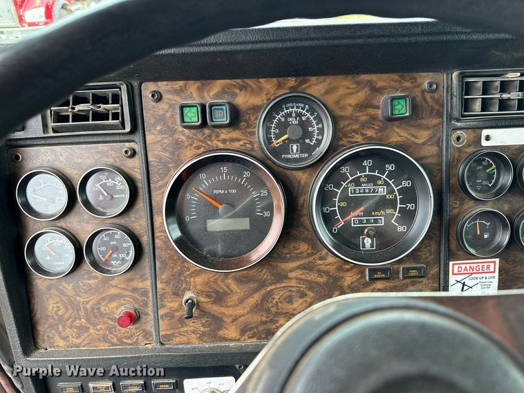 image for item AF9634 1994 Kenworth T800  dump truck