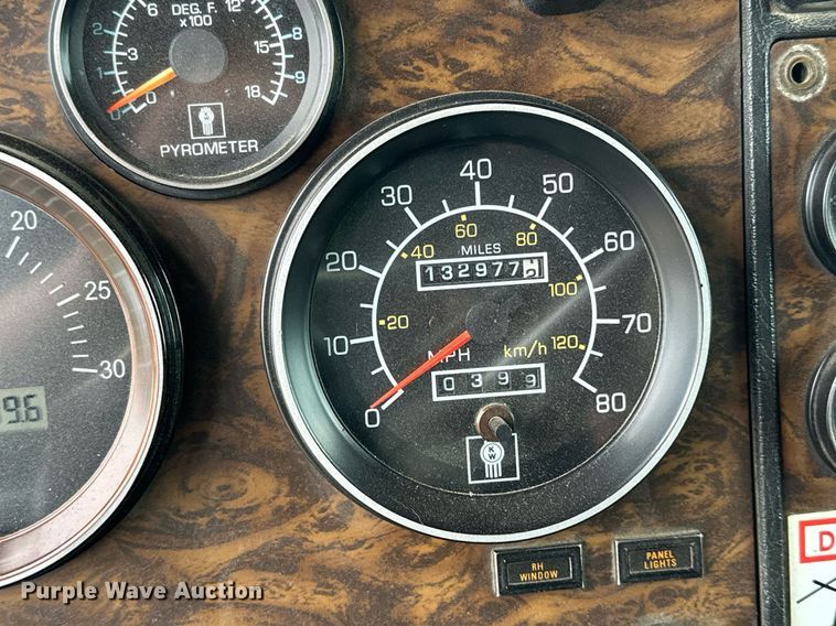 image for item AF9634 1994 Kenworth T800  dump truck