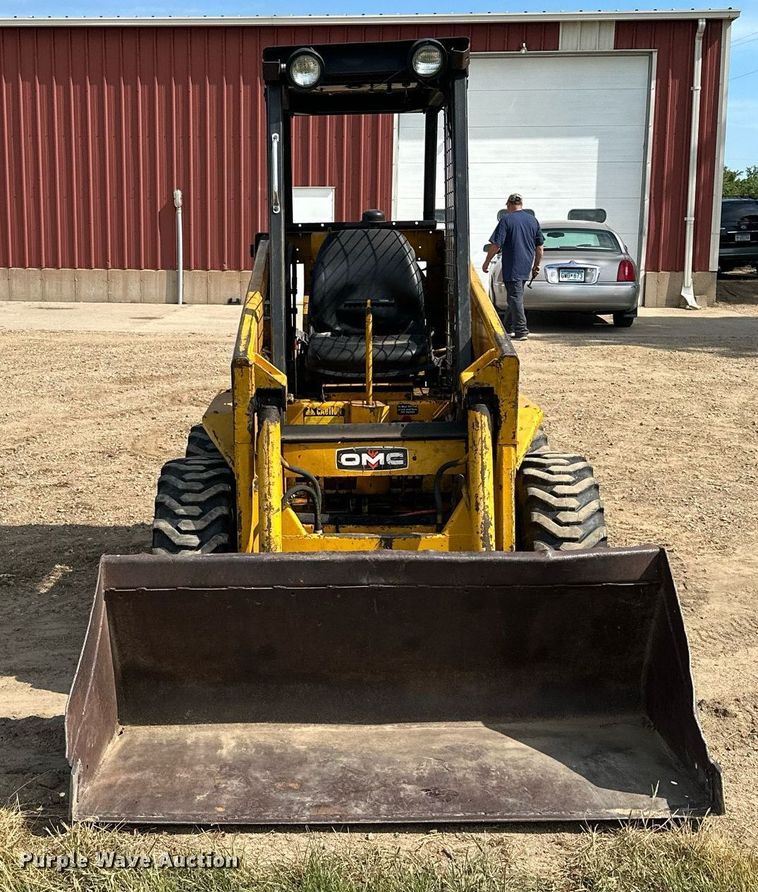 image for item AF9640 1977 Owatonna Mustang 440  skid steer loader