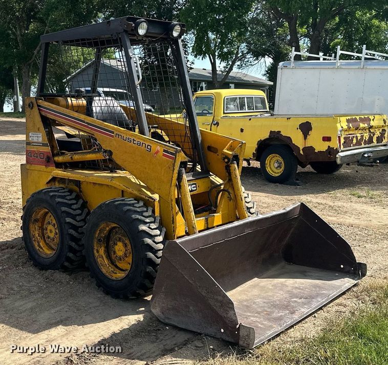 image for item AF9640 1977 Owatonna Mustang 440  skid steer loader