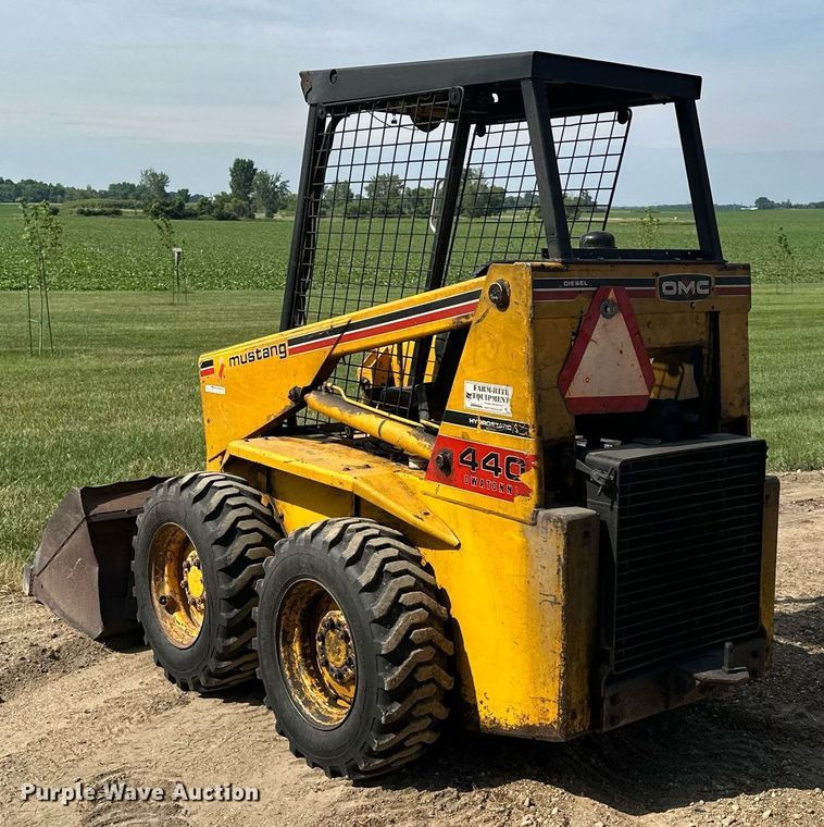 image for item AF9640 1977 Owatonna Mustang 440  skid steer loader